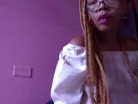 Ladyzee25's cam snapshot