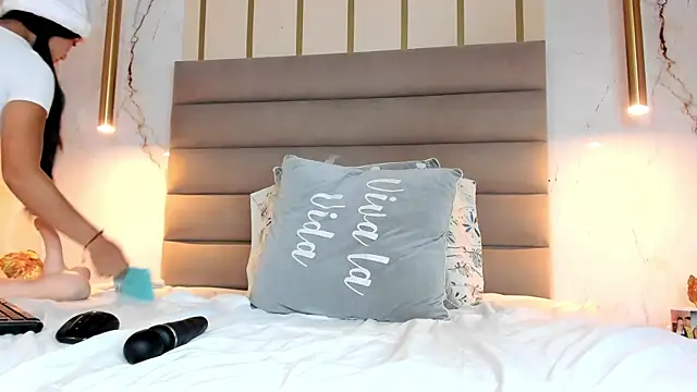 MelaniieRoux's cam snapshot