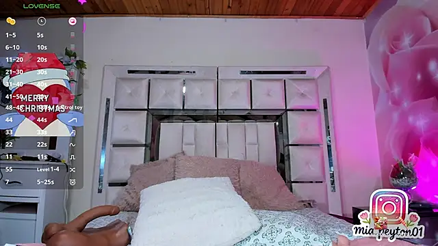 mia_peyton's cam snapshot