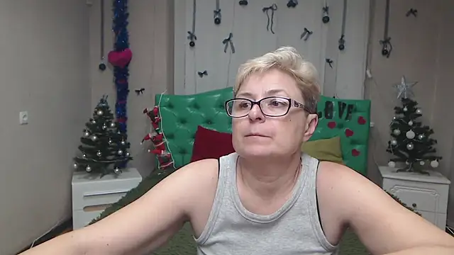 EmiliaGree live sex cam