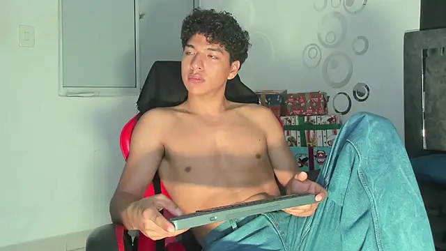 Maximiliano_Khalil's cam snapshot