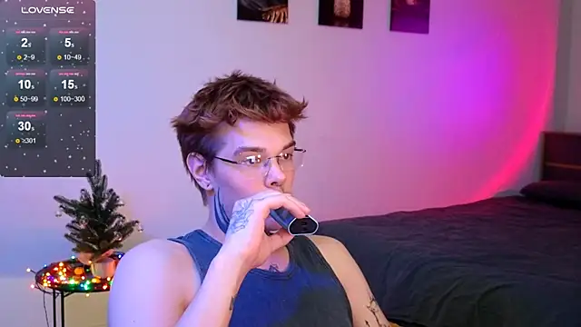 DENIS_HERE's cam snapshot