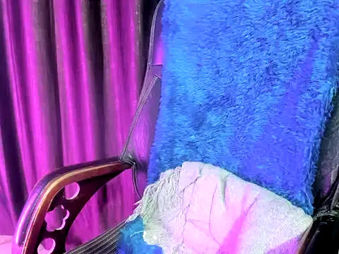 Priya_Sengar's cam snapshot