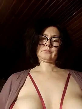 Vikimoon1127's cam snapshot