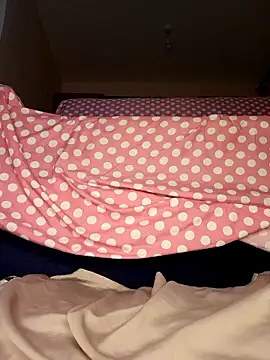 Cuddlykitten_20's cam snapshot