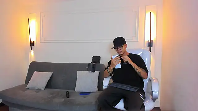 Paradise_boy_s live sex cam