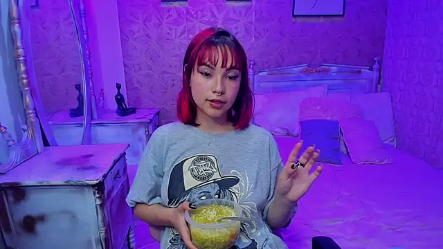 Megane_whitte's cam snapshot