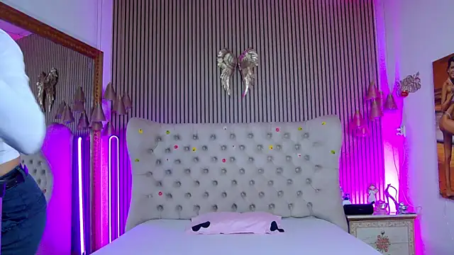 PlayfulShow's cam snapshot