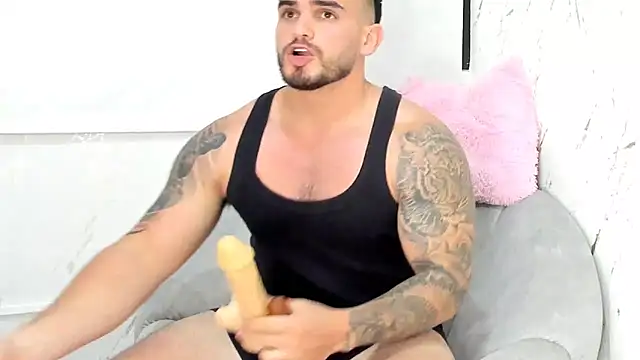 Ricardogo19 live sex cam