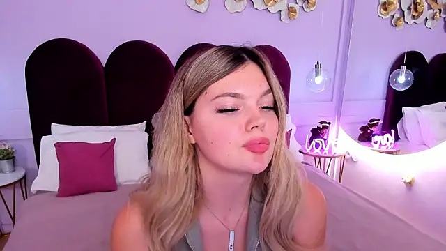 ZaraBloom's cam snapshot