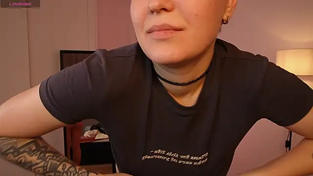 NeonyMuse's cam snapshot