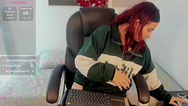 littlee_red's cam snapshot