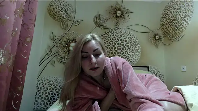 Yourrealgirl's cam snapshot