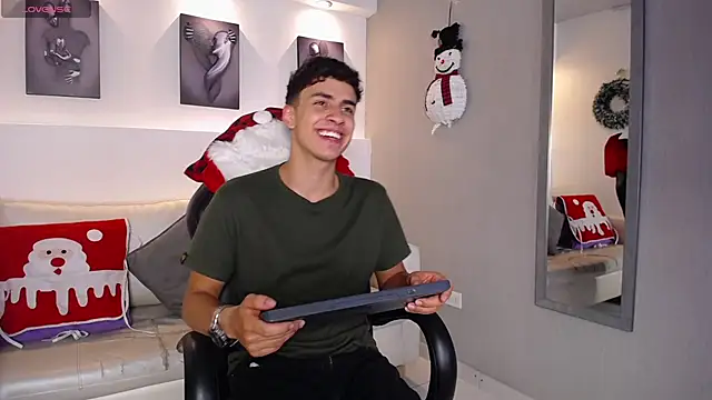 AdrianRinaldi live sex cam