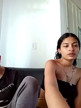 Mei_and_Gaby's cam snapshot