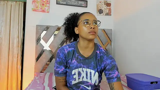 kelly_thomson's cam snapshot