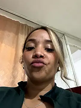 AriVelvet's cam snapshot