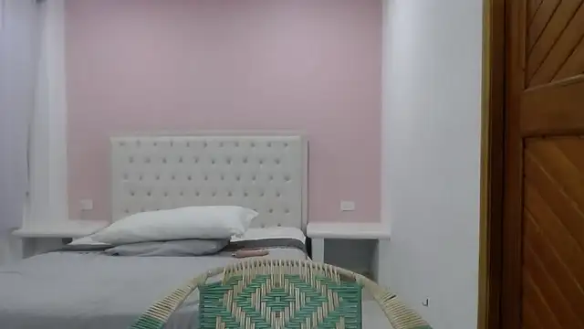 Gabycutee live sex cam