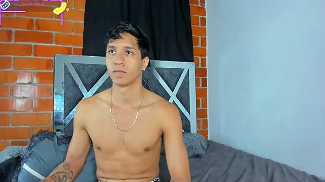 MaelSebasAndRobert1 live sex cam