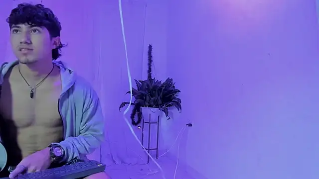 Laura_and_Kevin live sex cam