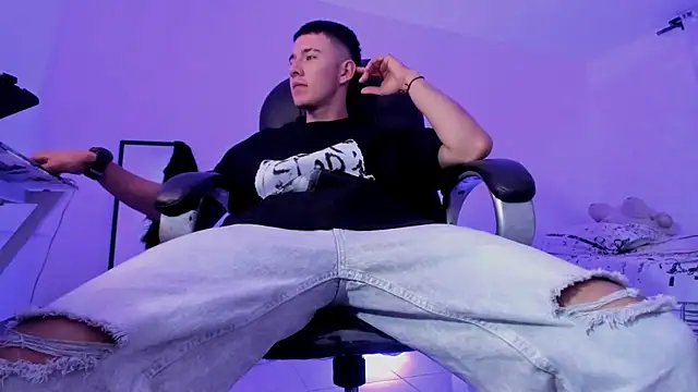 Aleck_Boy's cam snapshot