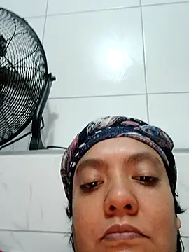 2Juicy_pussy's cam snapshot