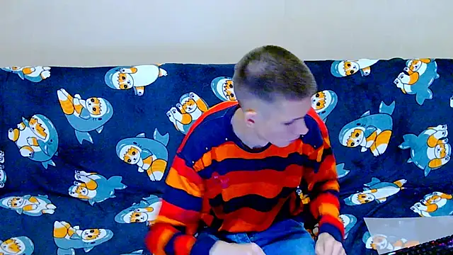 Lester_Broo live sex cam
