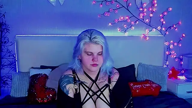 JoannLowe live sex cam