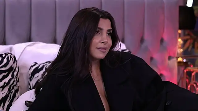 NicoleCellini live sex cam