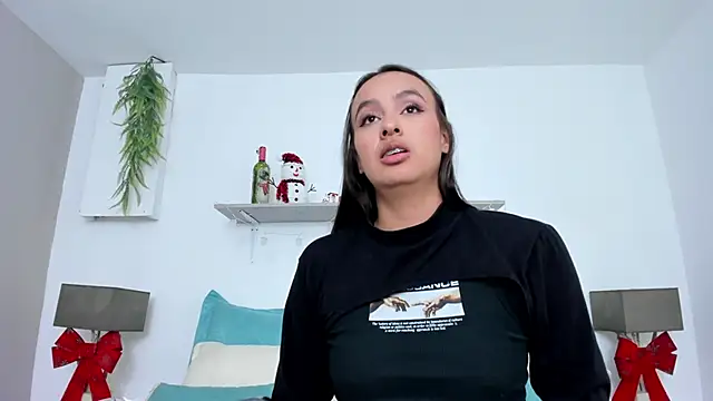 LuciaBenett_'s cam snapshot