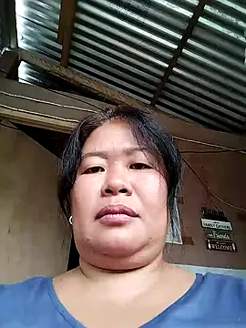 Lovelywoman43 live sex cam