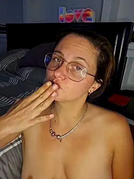 xcrazzycat live sex cam