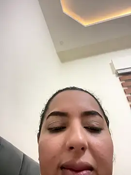 BustyAllyy live sex cam