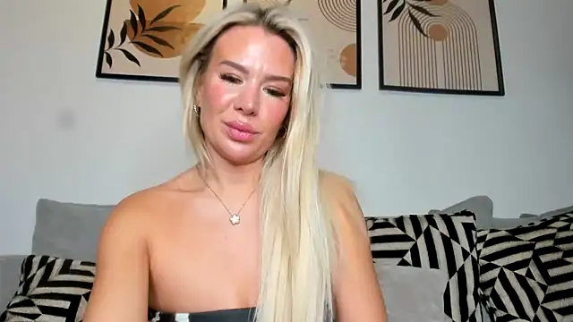 Alexia-Lee's cam snapshot