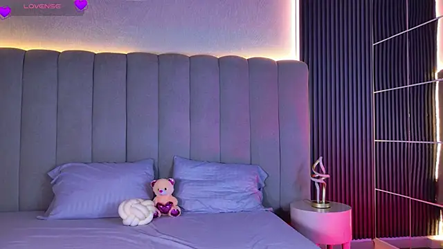 Tiny_Dream's cam snapshot