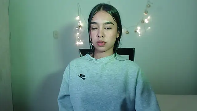 kyra_fox_'s cam snapshot