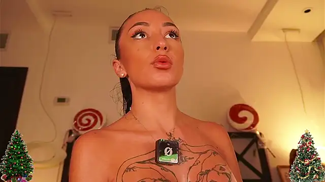 LunaMystyque live sex cam