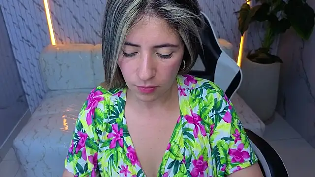 Phoebe_Tx's cam snapshot