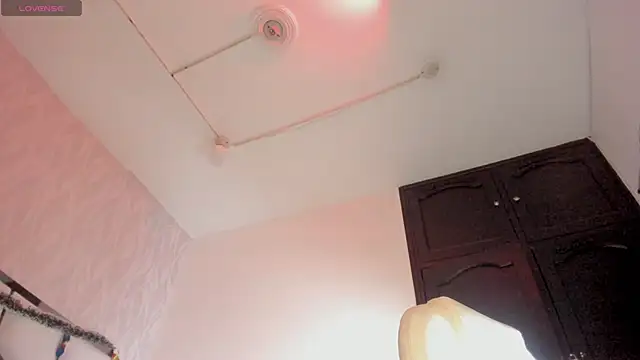 Victoriaa_millers's cam snapshot