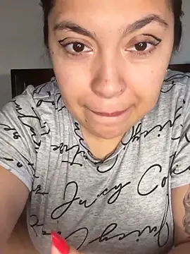 latina_curvy22's cam snapshot