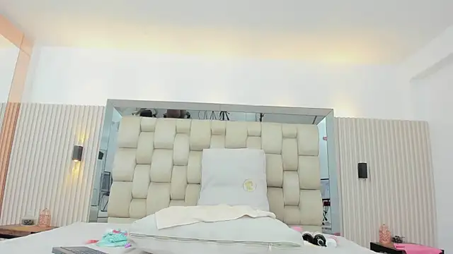 ikia_lopez_'s cam snapshot