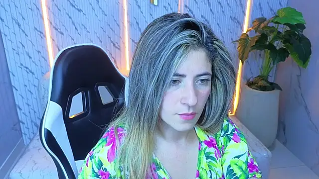 Phoebe_Tx's cam snapshot