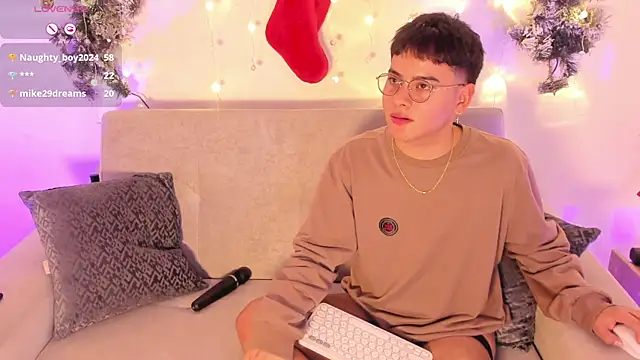 Young_Ben's cam snapshot