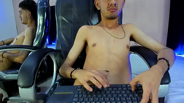 Logan_Wolf_'s cam snapshot