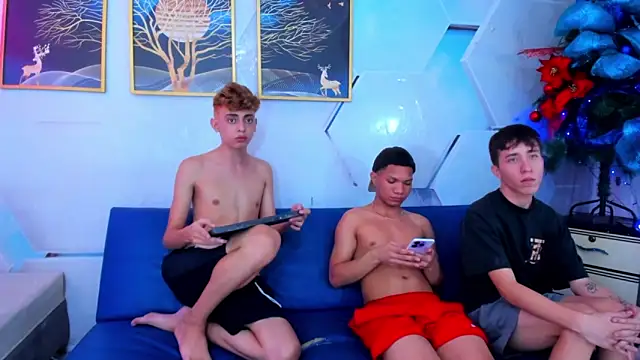 Room_boys_hot's cam snapshot