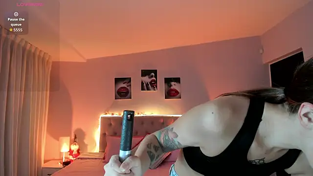 Emily_Warren_'s cam snapshot