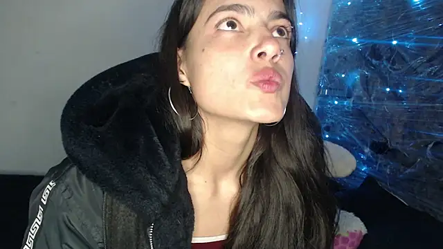 skinny_sweet2411's cam snapshot