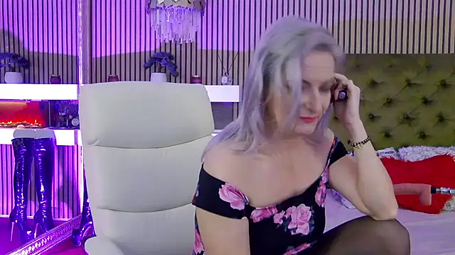 LadyTouch's cam snapshot