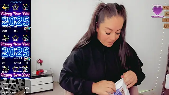 j_lovee's cam snapshot