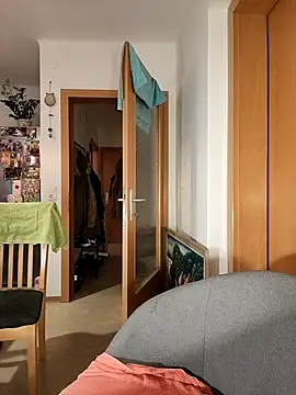 MiraCaramel's cam snapshot